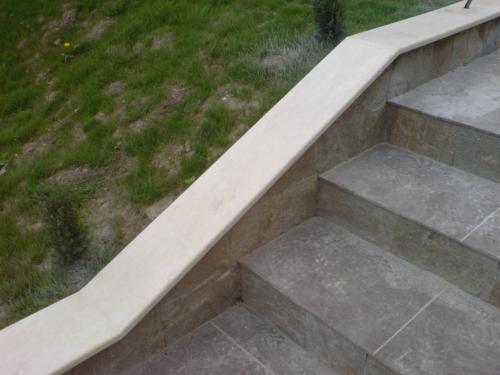 Облицовка стъпала-гнайс формен/врачански камък 