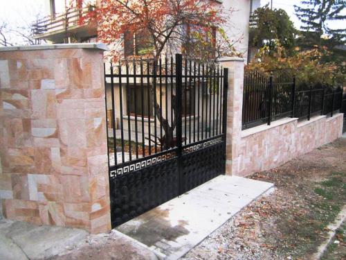 Ограда-Гнайс(формен)и плотове гнайс (формен) 